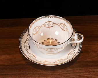 Vintage Royal Grafton Teacup & Saucer Pattern 8648 – Gold Chain Links, Gold Medallion Inside, Twig Handle, Bone China, England 1950s