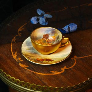 Antik Royal Worcester Highland Cattle Kaffekopp Fat – Signerad H Stinton, Helförgylld Interiör, Handmålad Skotsk Scen, Daterad 1918