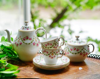 Antique Wedgwood Pink Rose Garland Tea Set – Elegant Raised Floral Design, Gold Trim, Vintage English Bone China, 1930s England Rare Find