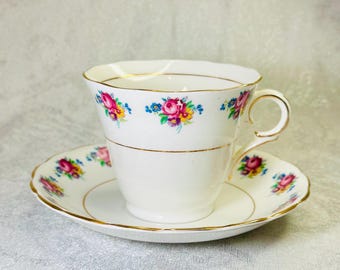 Vintage Colclough Bone China Tea Cup and Saucer Set – Hand-Painted Pink Rose Floral, Scalloped Edge, Gold Trim, England 1960s Collectible