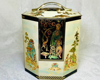 Vintage Peek Frean & Co. Ltd Royal Warrant Biscuit Tin, Hexagonal Chinoiserie Design Chinees geïnspireerd, zeshoekige vorm jaren 1950, Londen, Engeland