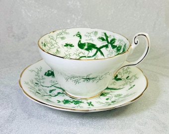 Vintage Coalport Fine Bone China, grüner Chinoiserie Vogel Blumenmuster, Teetasse und Untertasse, England 1950er Jahre, feines Porzellan im asiatischen Stil