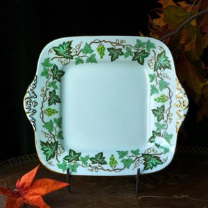 Plato cuadrado para tartas Wedgwood Santa Clara W4114 vintage – Diseño de vid verde, borde dorado, porcelana fina, Inglaterra (década de 1950)
