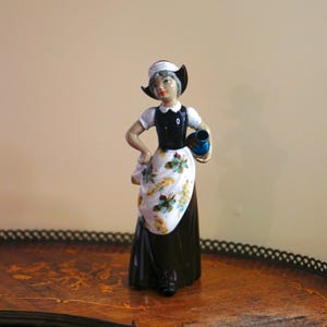 Vintage Porcelanas Gama Spanish Figurine – Hand-Painted Lady in Traditional Dress with Blue Jug, 1960s Valencia Pottery Decor, Elegant Decor