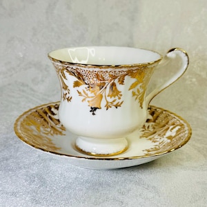 Vintage Paragon Fine Bone China Tea Cup and Saucer - Gold Filigree, Fluted Shape, Royal Warrant, Elegant Gilded, English 1950s Collectible