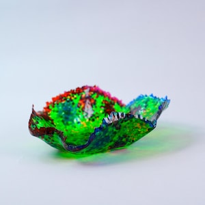 Vintage Handcrafted Multicolor Fused Glass Bowl – Iridescent Abstract Art Centerpiece with Wavy Rim (Contemporary) Unique Home Décor 1990s