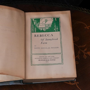 Antieke eerste editie van Rebecca of Sunnybrook Farm – Kate Douglas Wiggin, Houghton Mifflin, groene linnen band met afbeeldingen, stofomslag, gesigneerd 1903 afbeelding 6