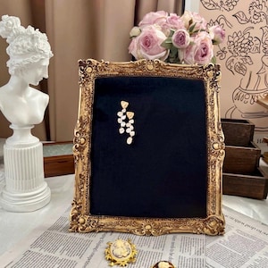 Kamples Large Vintage Jewelry Display Stand – Baroque Style Gold Frame, Handmade Velvet Holder for Rings & Earrings, Elegant Vintage Style