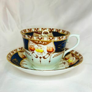 1930s Colclough Imari Teacup and Saucer Set - Art Deco Hand-Decorated Bone China, England, hand-painted