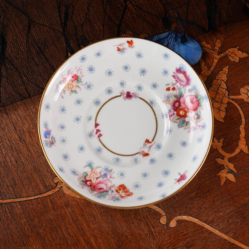 Vintage George Jones Crescent kaffeburk och fat – Midsommarblommor, handtonade buketter, förgyllt rullhandtag, benporslin England 1930-tal bild 8