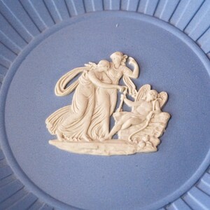 Vintage Wedgwood Pale Blue Jasperware Miniature Fluted Tray – Classical Sprig Center, Sunburst Rim, Original Box J1000 / 3672, England 1990s image 4