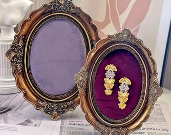 Elegant handgjort smyckesställ - PROVENCE, Antikguldram, Lila sammetshållare, Vintage halsbands- och örhängesarrangör