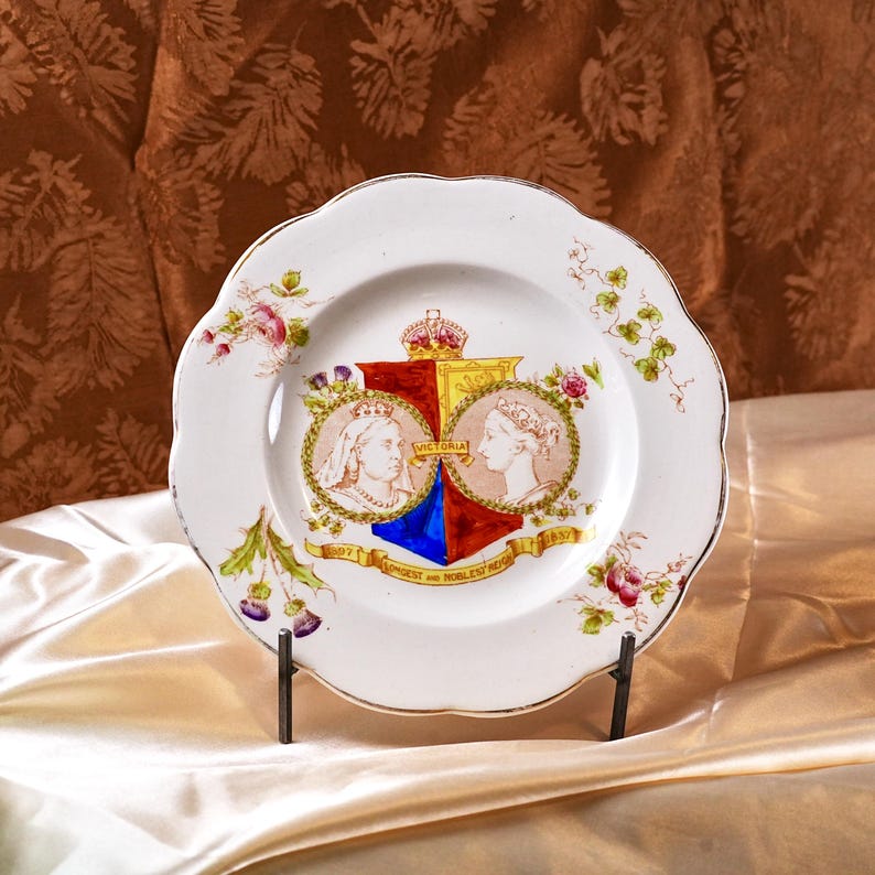 Antik Allertons drottning Victoria diamantjubileumstallrik 1897 – "Längsta och ädlaste regeringstid" Tvillingkameoporträtt, England 1700-talet bild 1