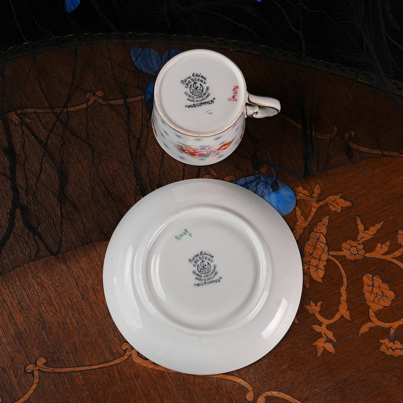 Vintage George Jones Crescent kaffeburk och fat – Midsommarblommor, handtonade buketter, förgyllt rullhandtag, benporslin England 1930-tal bild 9