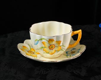 Juego de tazas de té antiguas Paragon Narcissus – Flor de narciso amarillo azulado, fondo color crema, asa de ámbar, doble certificado real, Inglaterra, década de 1930.