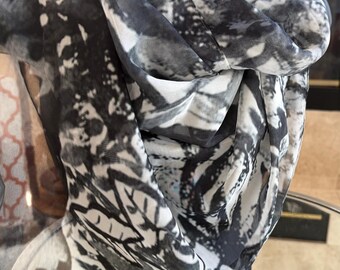 Black and white Scarf