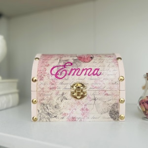 Personalized gift box, girls gift, women gift, hand painted, jewelry box, keepsakes box.