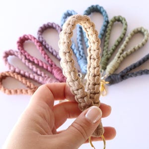 Boho Makramee Armband Schlüsselanhänger Geschenkidee für Housewarming Boho Style Trendy Fingerloop Schlüsselanhänger Accessoire für Teen Girl Hausschlüsselhalter