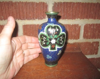 Antyczny, niezwykły chiński wazon Cloisonne z motywem koniczyny