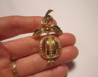 Vintage 1940s/50s Goldtone Rhinestone Globular Pendant Brooch