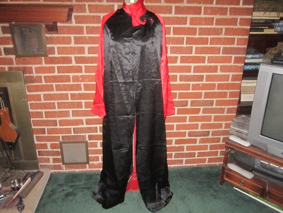 Vintage 1920s Spectacular Black and Red Silk Satin