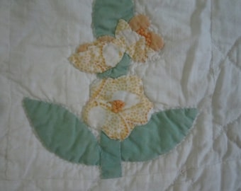AS FOUND Vintage 1950s/60s Handsewn Cotton 76x96 Applique Floral Quilt