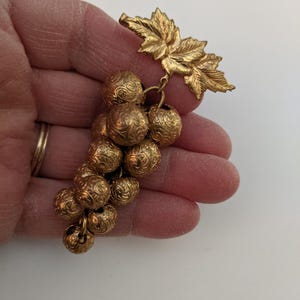 Vintage Goldtone Botanical Dangling Grapes Cluster Brooch