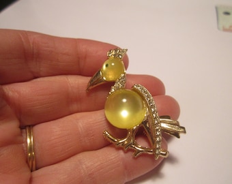 Vintage 1940s/50s Goldtone Rhinestone Jelly Belly Bird Brooch