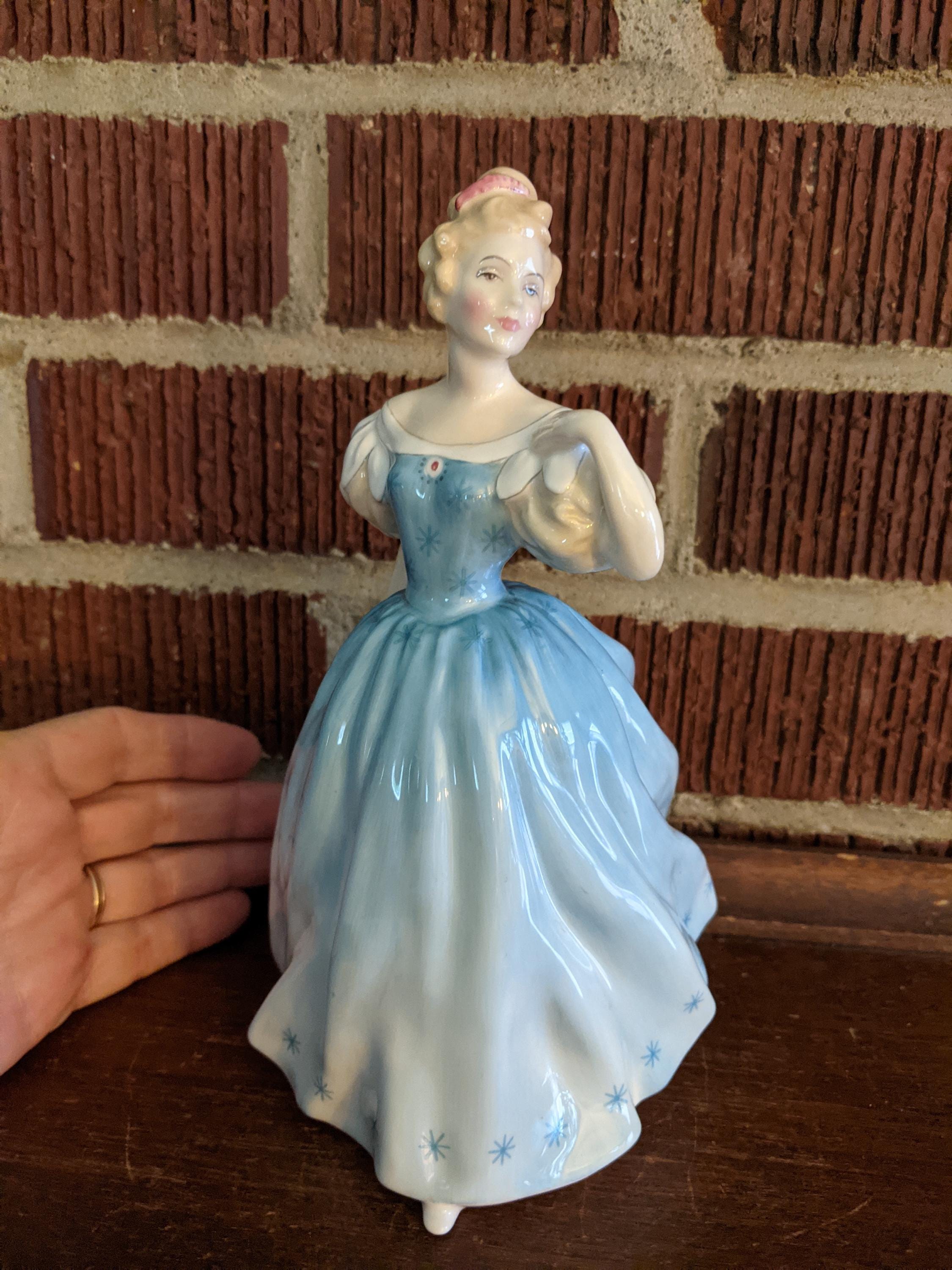 ロイヤルドルトン・小さな置物 ROYAL DOULTON (ロイヤルドルトン) 置物セット 2P 花とゾウ