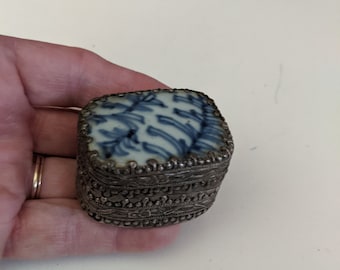 Chinese Blue and White Shard Porcelain Small Silverplate Trinket Box