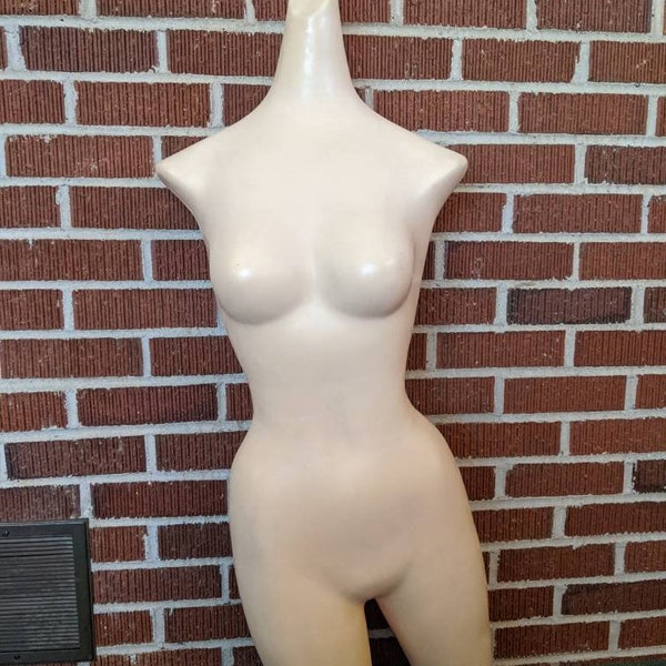 Vintage Lightweight Plastic Woman 32x22x32 Mannequin Store Display as found