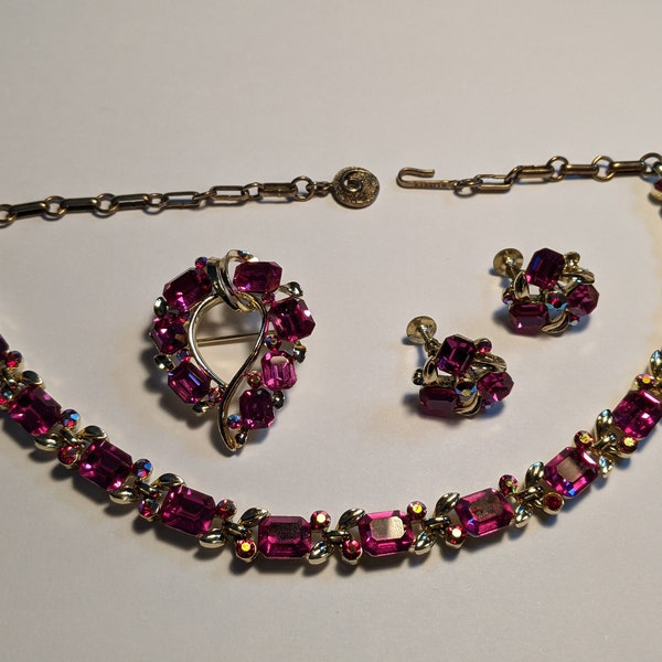 Vintage Exquisite LISNER Silvertone Magenta Rhinestone Necklace Brooch and Earrings as found