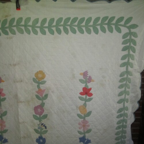 AS FOUND 2024 Vintage 1950s/60s Handsewn Cotton 76x96 Applique Floral Quilt