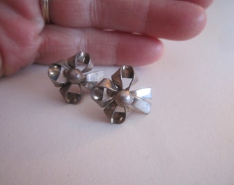 Vintage Mid Century Sterling Silver Figural Little Bows Screwback Earrings