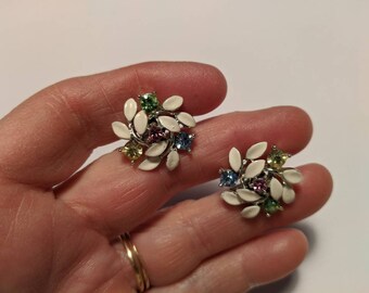 Vintage Lisner 1950s White Enamel Silvertone Pastel Rhinestone Clip on Earrings