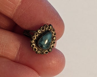 Vintage Sterling Silver Size 2 1/2 Little Turquoise Ring