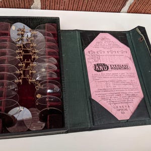 Vintage 1920s/30s "Knu Eyeglass Mounting" Kit with Case by Geneva Optical Co. immagine 2