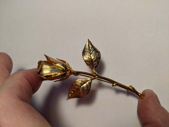 Vintage Beautiful Goldtone Long Stem Rose Brooch - image 1