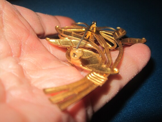 Broche Vintage Années 1940 - Fleur En Laiton Avec Cailloux Du Rhin, Occasion En Bon état