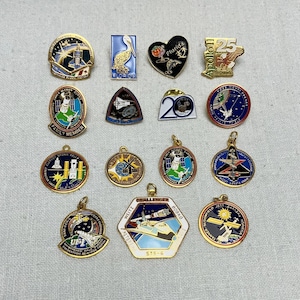 Vintage Lot of 15 NASA Pins & Pendants Charms Shuttle STS Missions Skylab Spacelab +++