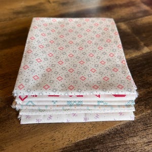 Riley Blake Blender  Fat Quarter Bundle - Lori Holt - Piece and Plenty - Blender Fabric Bundle - Floral Fabric - 6 Piece Fabric Bundle