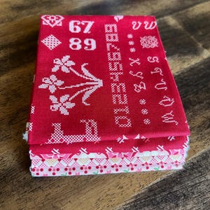 Riley Blake Red Fat Quarter Bundle - Lori Holt - Piece and Plenty - Red Fabric Bundle - Floral Fabric - 5 Piece Fabric Bundle