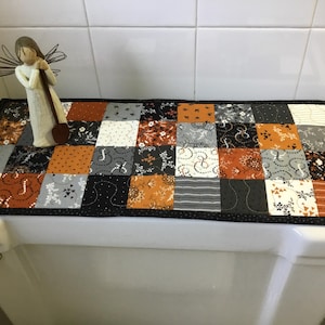 Quilt / Table Runner / Farmhouse Style/ Handmade / Small Quilt / Cotton Quilt / Table Topper / Primitive /