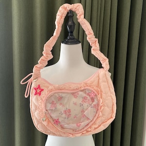 super süßer handgemachter remake Stoffbeutel y2k ita Schultertasche pink und weiß Farbe ita Stoffbeutel Fensterbeutel Pin Display Taschen für Frauen Mädchen
