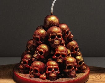 Vela de caveira artesanal: decoração gótica de Halloween com ouro e prata