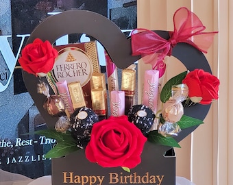 Geschenkkorb Süß-Gesteck im Herz-Design | Personalisiertes Geburtstagsgeschenk & Danksagung Handgefertigte Geschenkbox