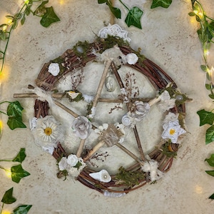 Couronne de pentacle, pentacle de vigne, pendentif pissenlit étoile et couronne, décoration de chambre, cadeaux pour elle, boho chic rustique, païen, White Wishes,
