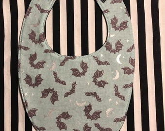 bats on baby blue baby bib