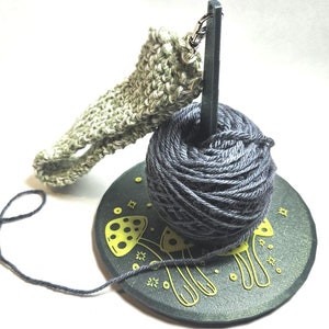 Hiladora de lana portátil con diseño de hongo, muñequera, hiladora portátil, hiladora plegable para crochet y tejido
