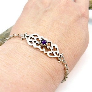 Deep Purple Jade Stone Bracelet, Silver Rolo Chain Bracelet, Antique Silver Fretwork, Curved Bracelet, Gift for Her, Minimalist Bracelet
